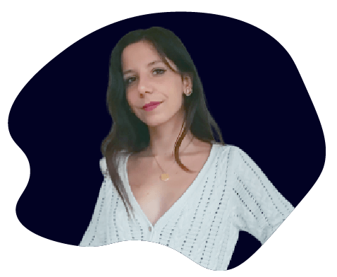 Photo de Margaux, développeuse web et webdesigneur sur fond nuit